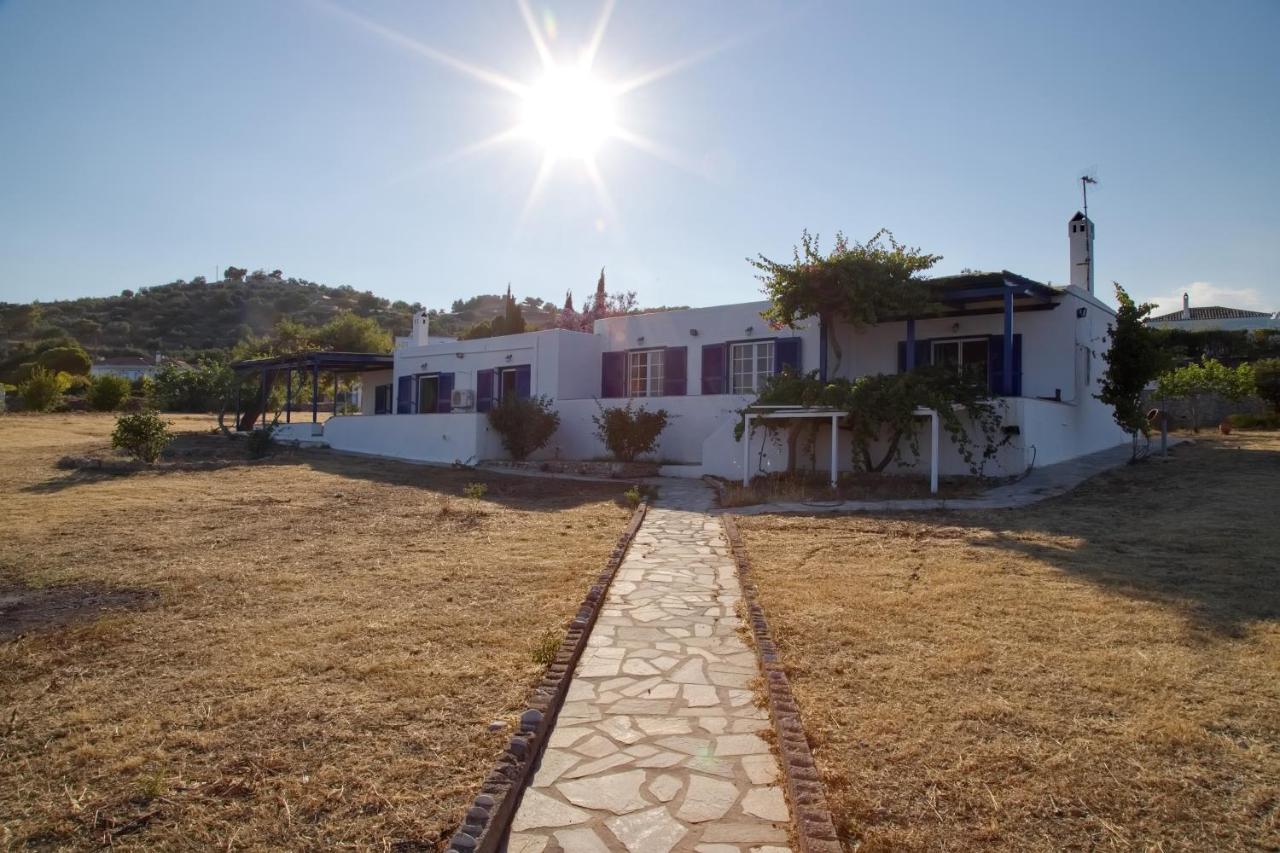 Aroura Homes 4Br Beachfront Villa Spétses Exterior foto