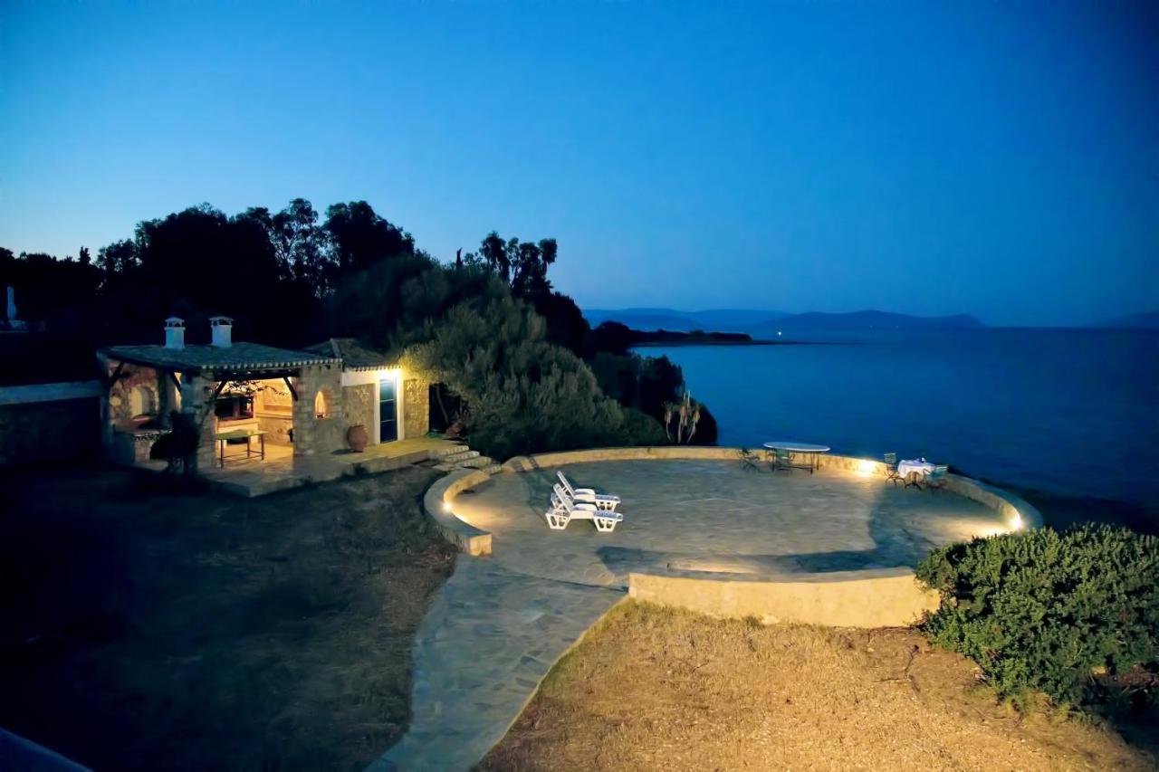 Aroura Homes 4Br Beachfront Villa Spétses Exterior foto